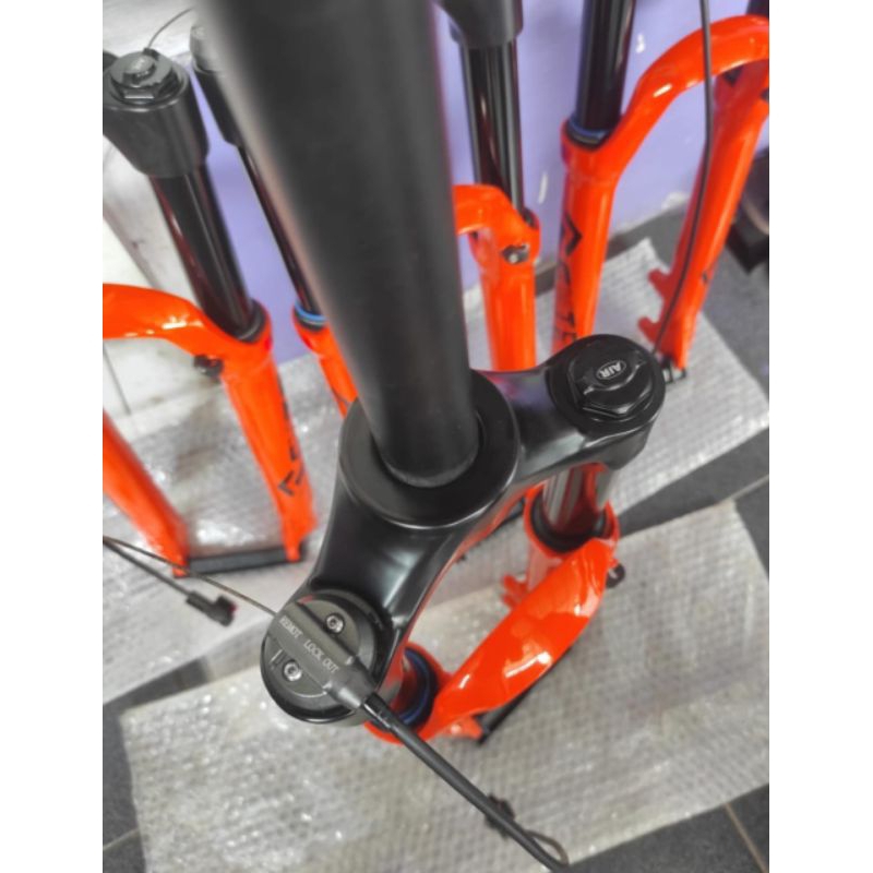 Fork sepeda syte air with remote lock