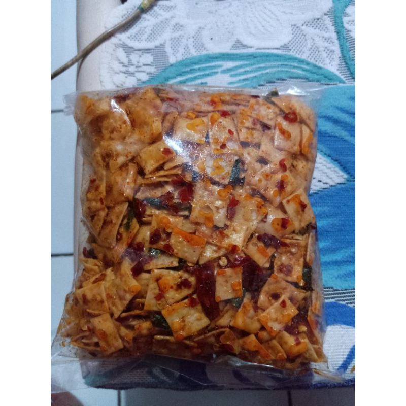 

Kulit pangsit pedas daun jeruk