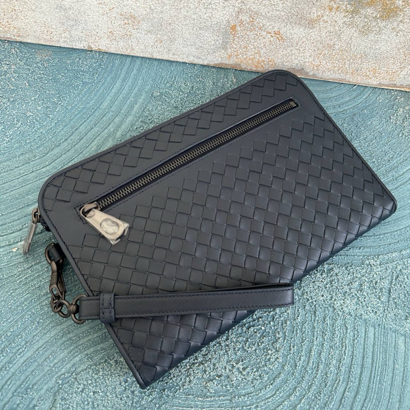 BOTTEGA CLUTCH IN TOURMALINE