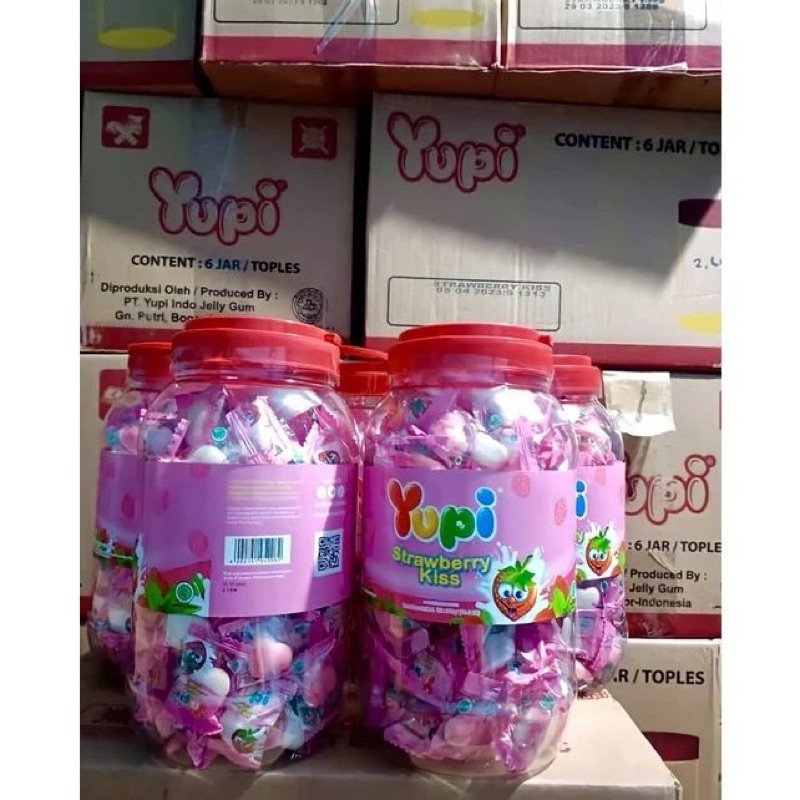 

YUPI TOPLES STRAWBERY KISS JAR 300gr