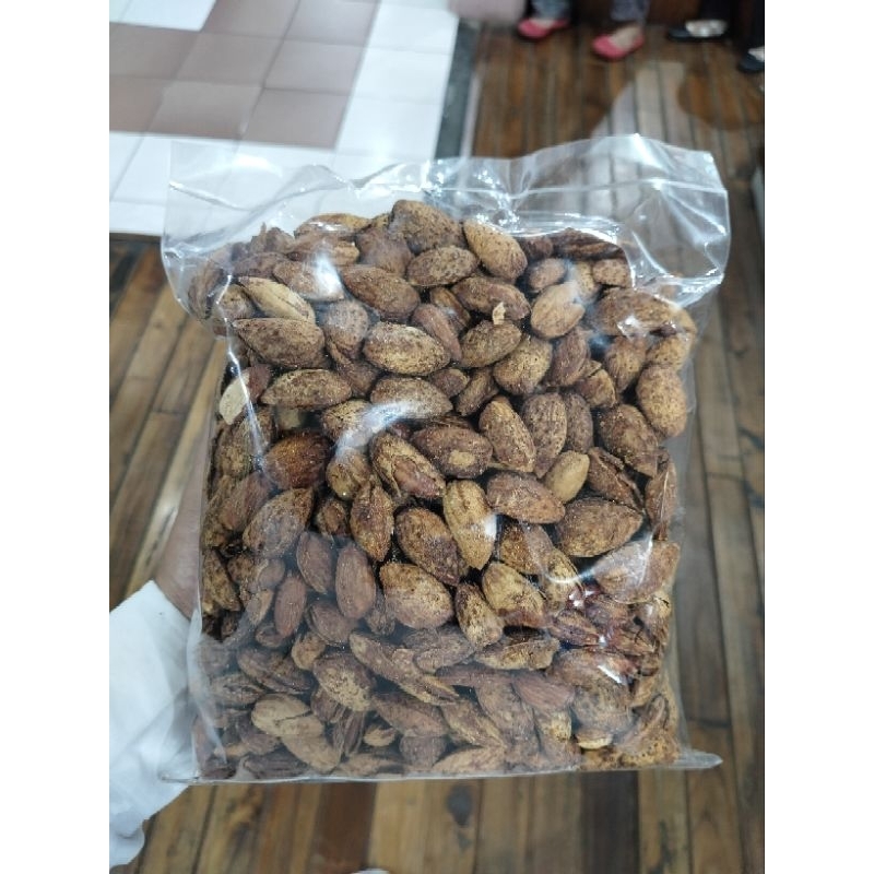 

Kacang almond coklat 1Kg.