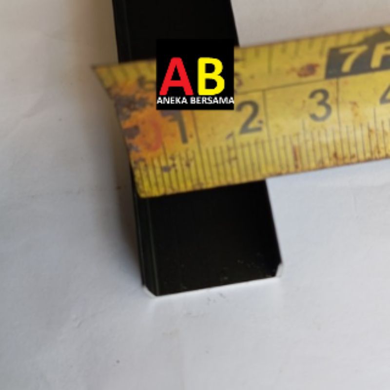 Lis U Aluminium Black 1cm x 2cm x 1cm Panjang 149.5cm