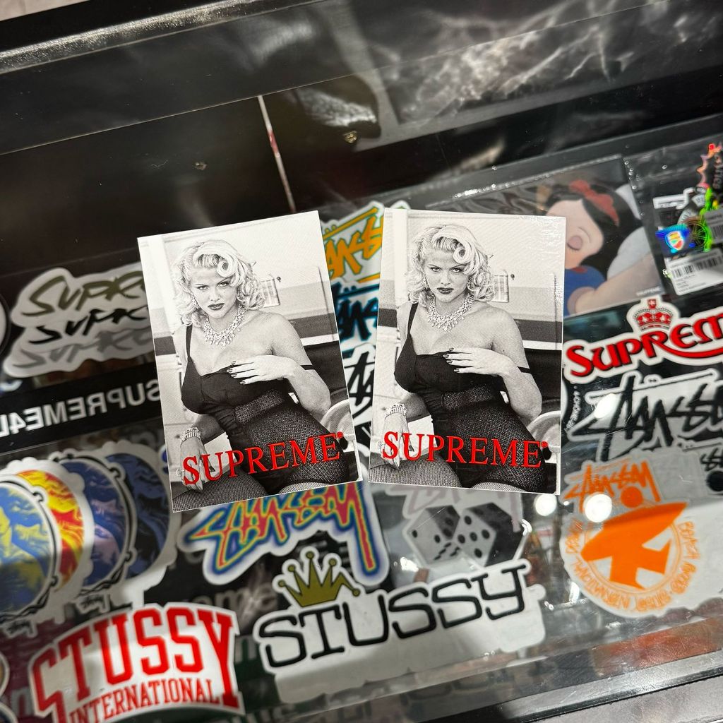 

S*PREME X DANIELA FEDERICI X ANNA NICOLE SMITH - STICKER ESTATE