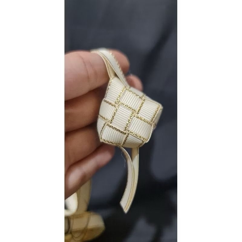 

1 BUAH - KETUPAT PITA 9MM MODEL BAWANG - IVORY