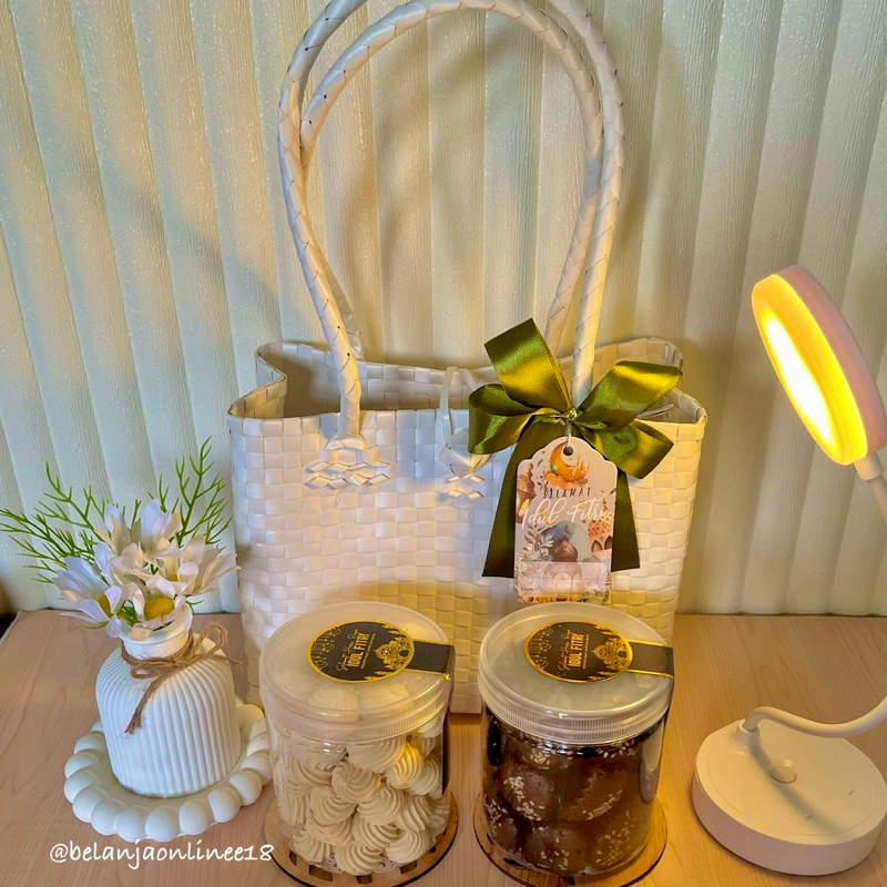 

Hampers Kue kering Premium Tas Anyaman/ Parsel Kue Kering Ekonomis