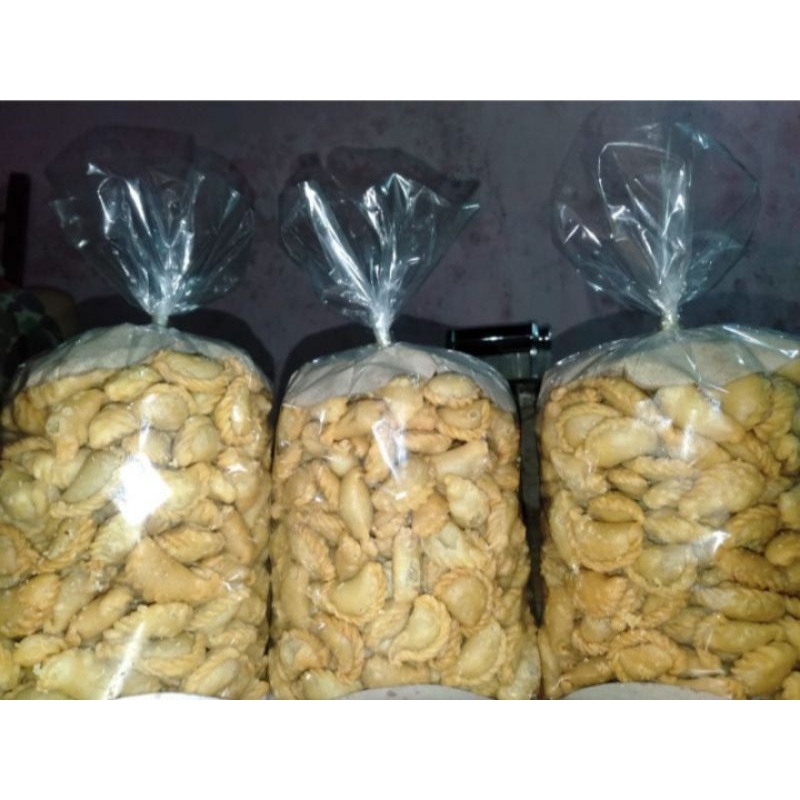 

pastel mini isi abon