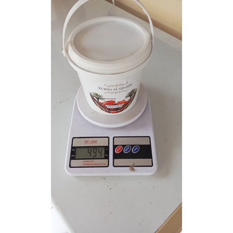 

kurma kemasan ember berat +- 500 gran