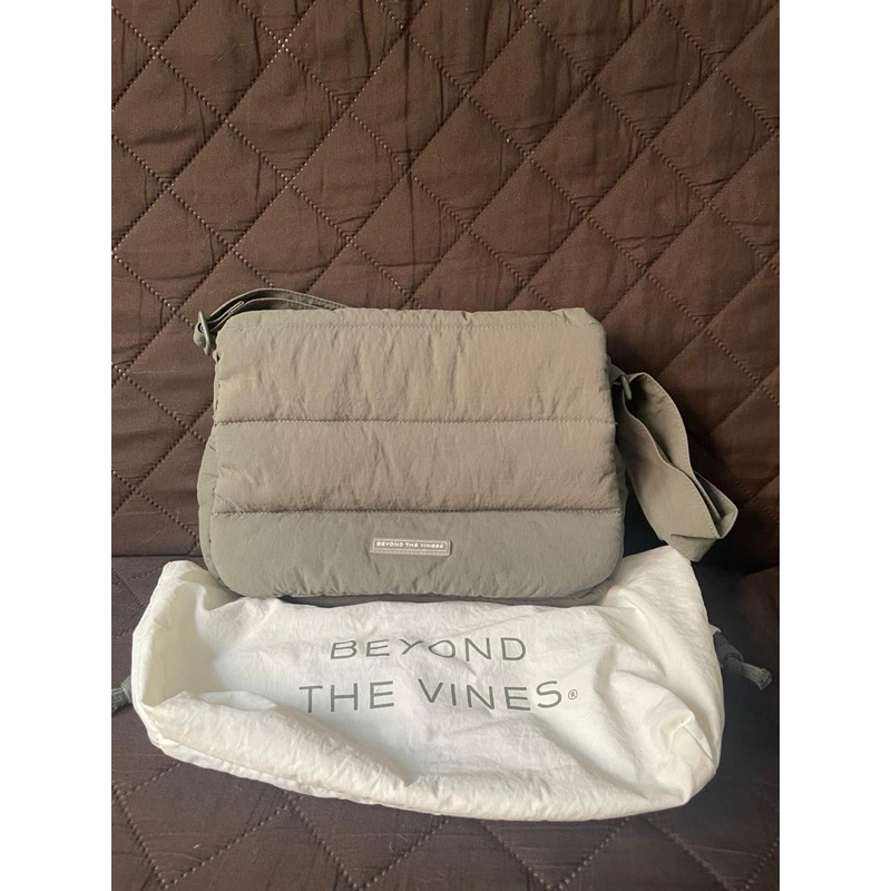 Preloved BTV Beyond The Vines Poofy Bag - Moss Green