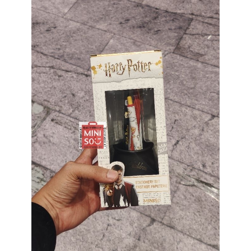

MINISO x HARRY POTTER HARRY POTTER Pewter Cauldron Stationery Set (4 item + Magic Pot)