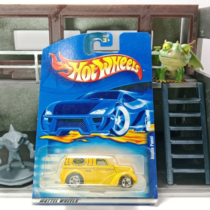 Hot Wheels Anglia Panel Yellow