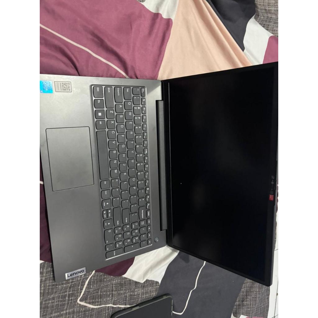Lenovo V5 core i5 1235U