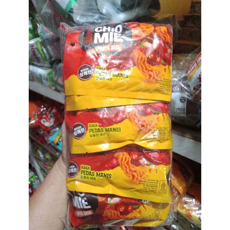 

Chio Mie Bite Size Snack Rasa Pedas Manis 10pcs