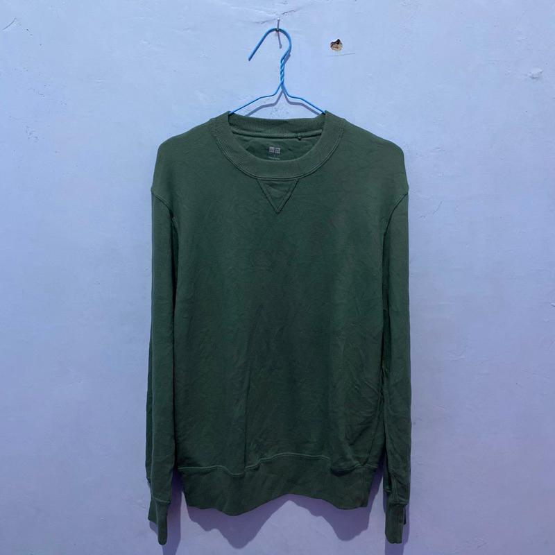 crewneck hijau uniqlo