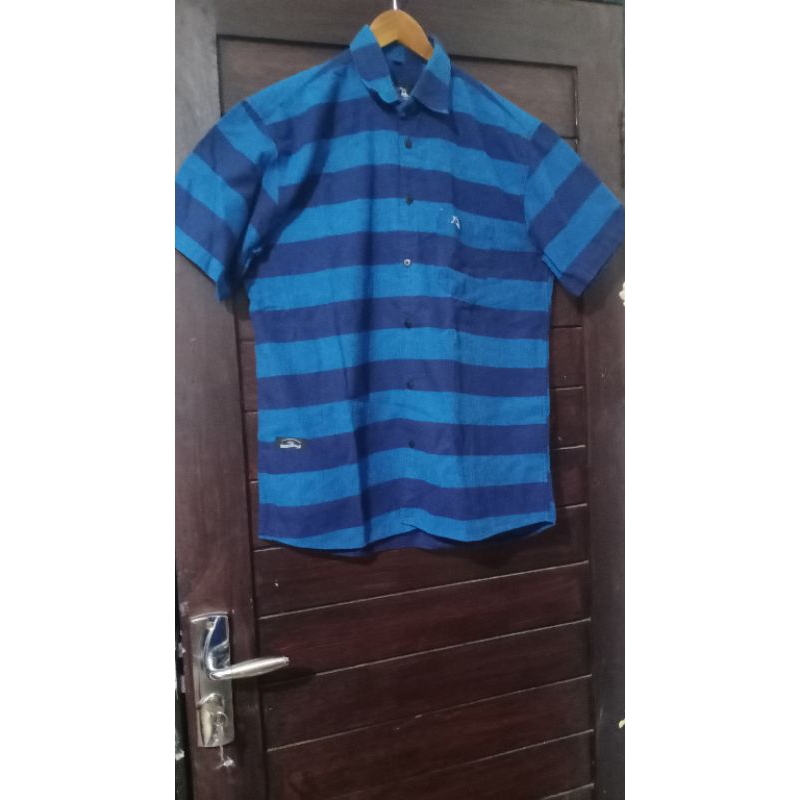 Quicksilver kemeja lengan pendek pria salur size L kode A30