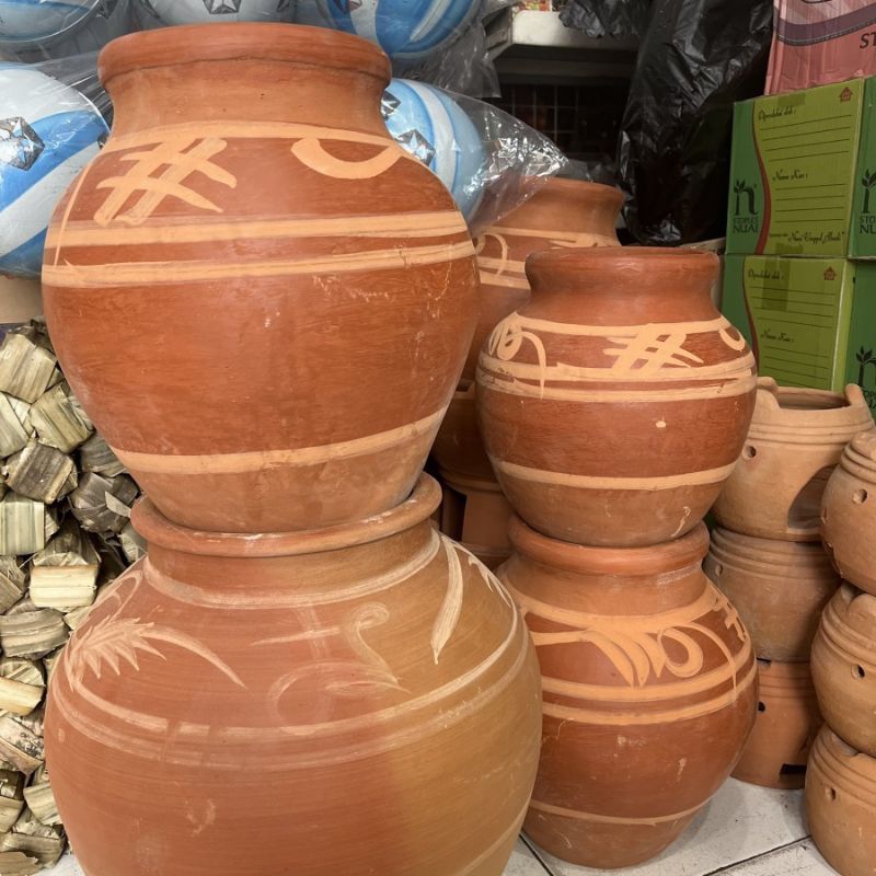 Gentong Tempat BerasTanah Liat Ukuran Kecil