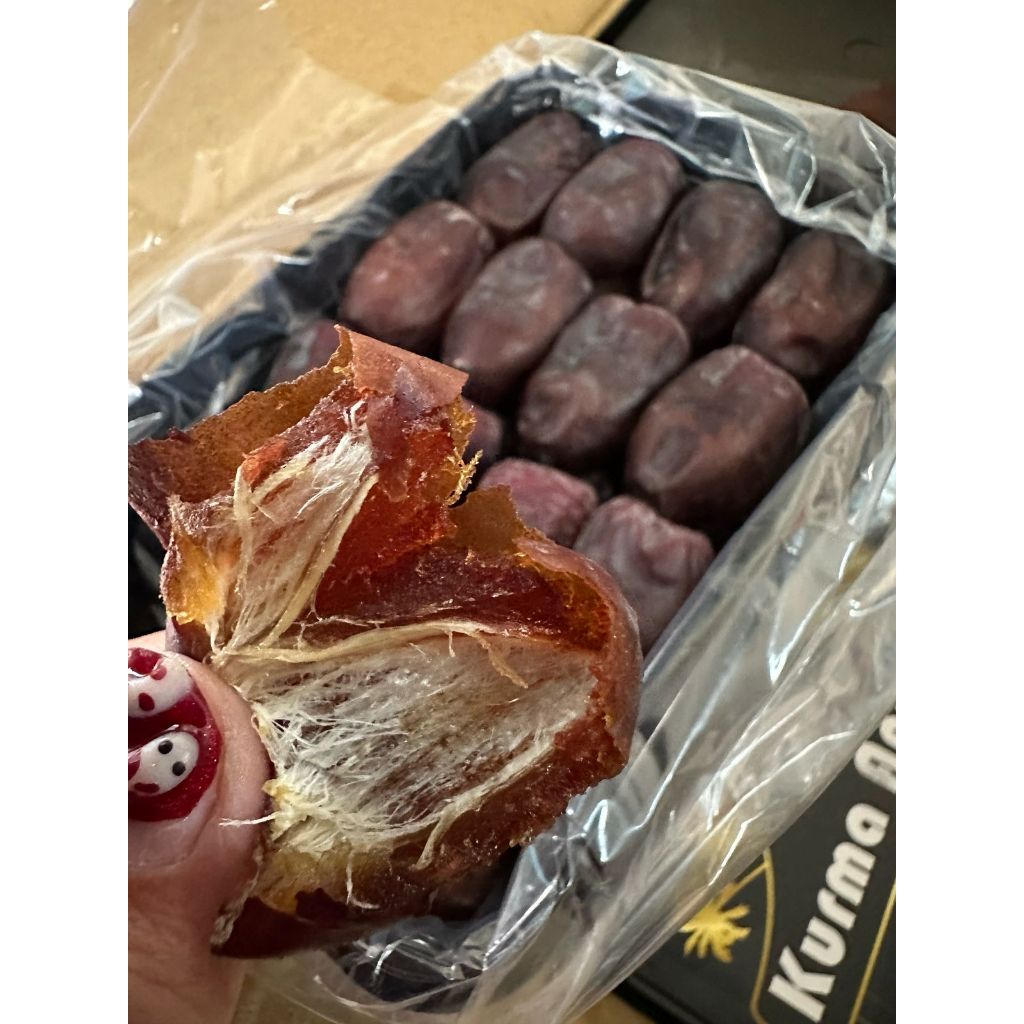 

KURMA BARARI KURMA ANGGUR BLACK DIAMOND CEMILAN PUASA LEBARAN RAMADHAN