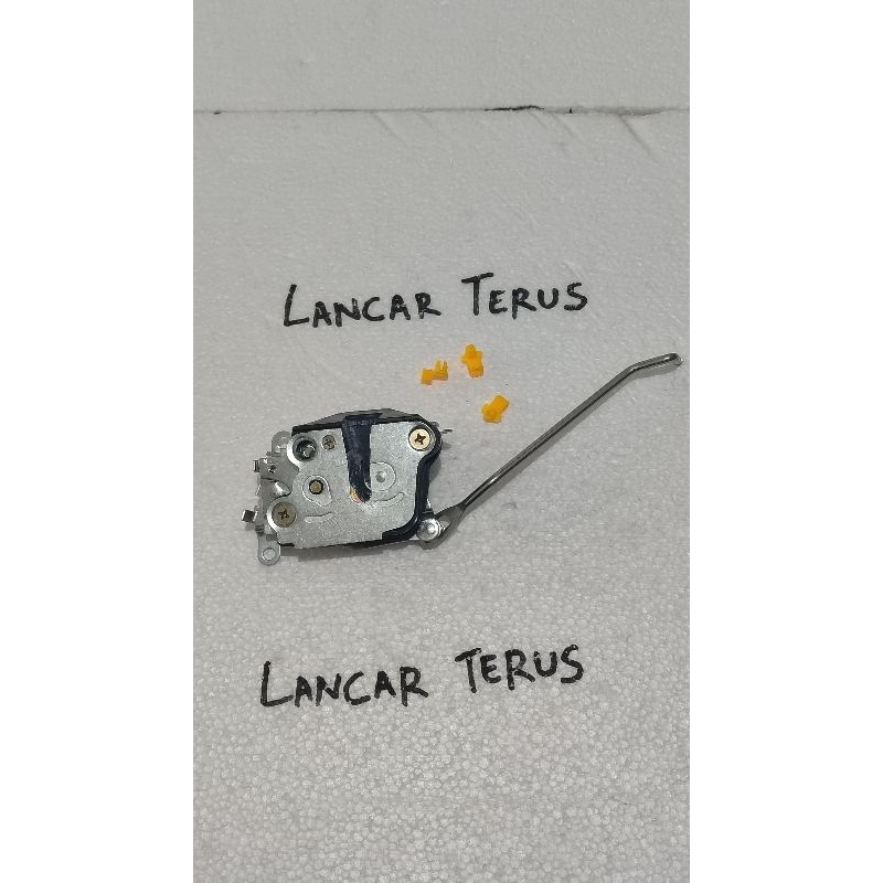 dor lock kunci pintu kanan kijang Rover