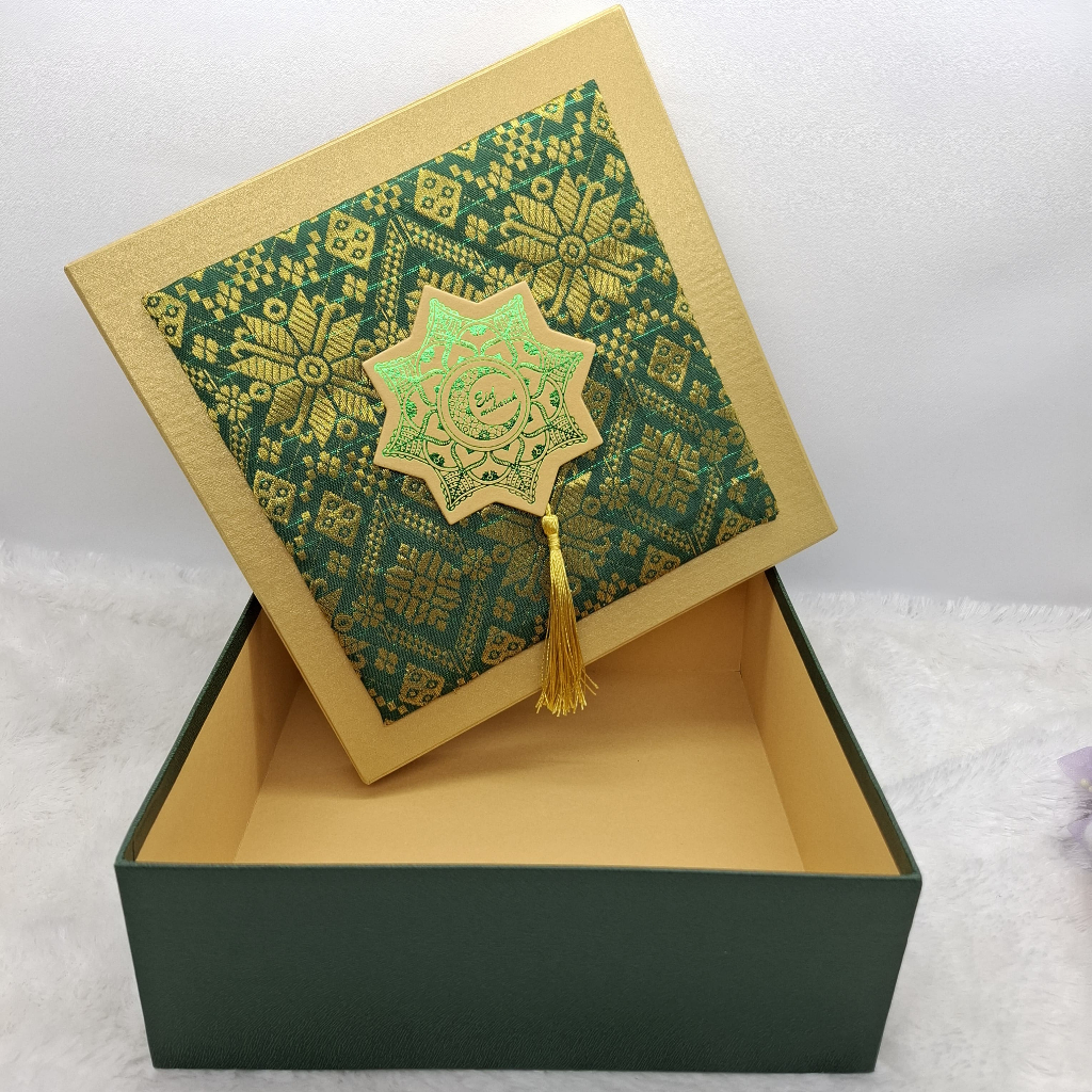 

Box Songket 22x22x8cm / kotak kue hamper lebaran /cake box