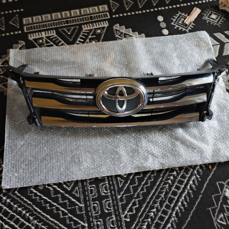 GRILL TOYOTA FORTUNER VRZ ORIGINAL