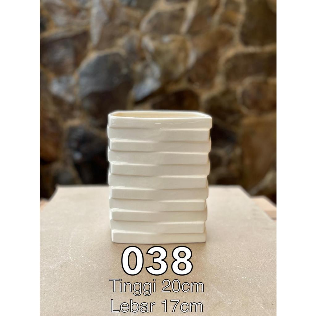 Pot Vas Bunga Keramik Model Kotak Garis - Garis Putih Polos T: 20cm L: 17cm Eceran Grosir Dekorasi R