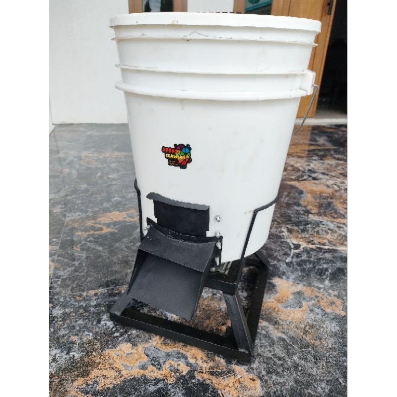 pencacah pakan unggas. cacah sayuran. cacah pakan magot