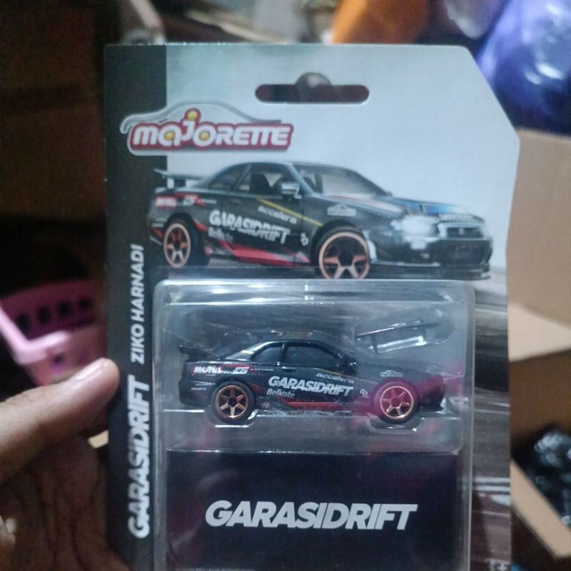 Majorette garasidrift nissan skyline gt-r (bnr34)