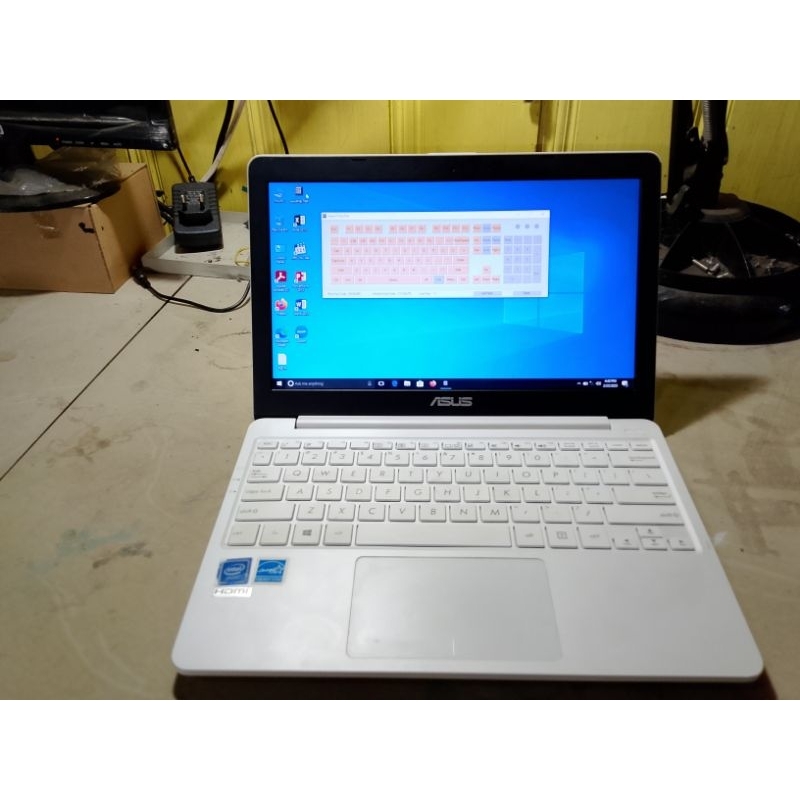ASUS E203NAH RAM 2GB/SSD 128GB SECOND