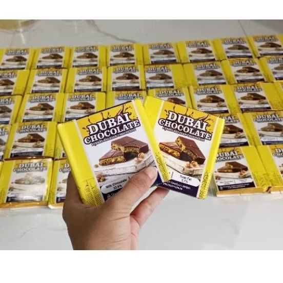 

Nycyta Home (Paket Hemat Isi 3 Pcs) Coklat Dubai Size Tanggung 130 Gr Chocolate Crispy Pistachio