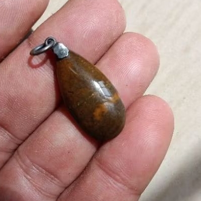 Liontin Batu Tourmaline natural