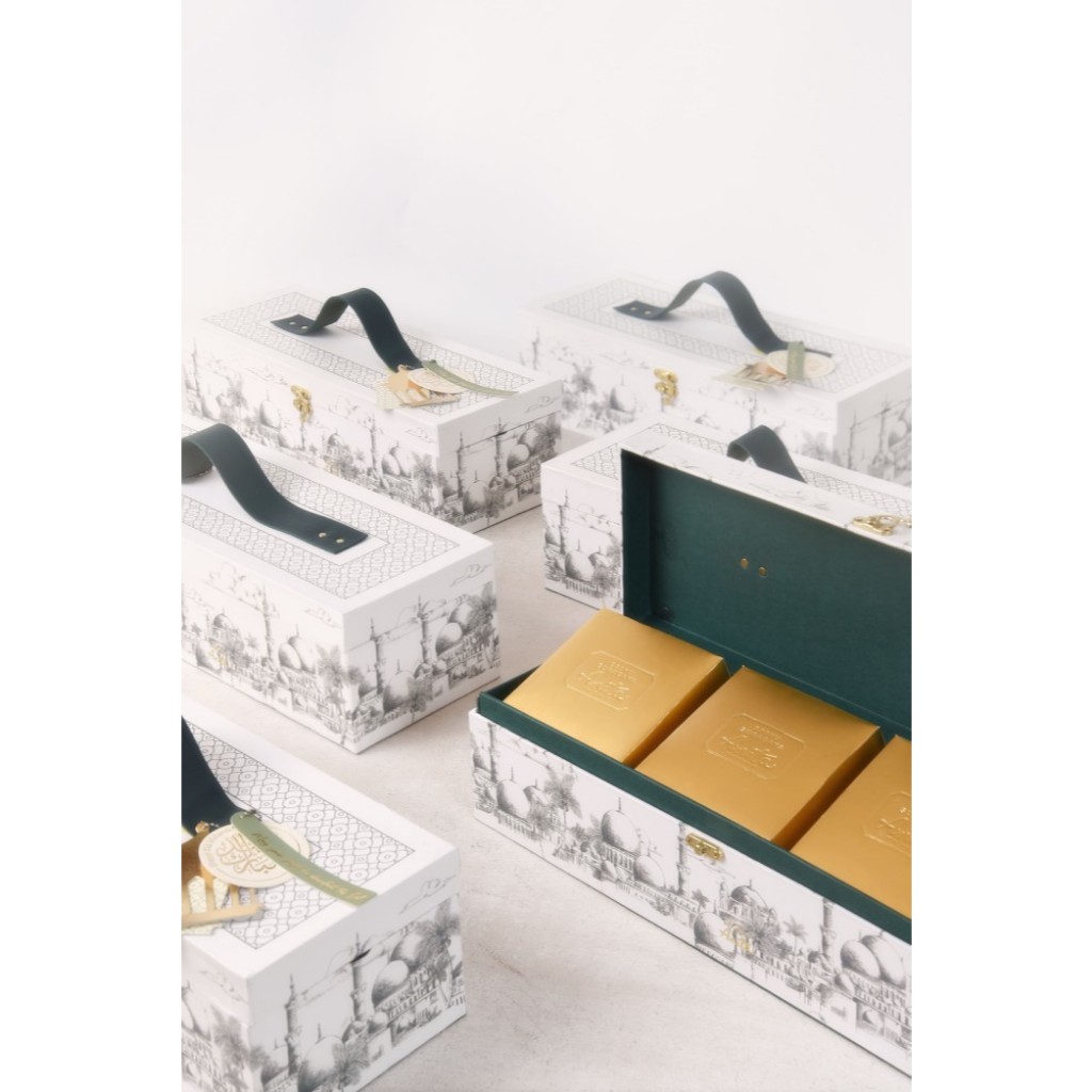

Elisha - Hampers Lebaran / Lapis Surabaya / Spiku Surabaya Wijsman