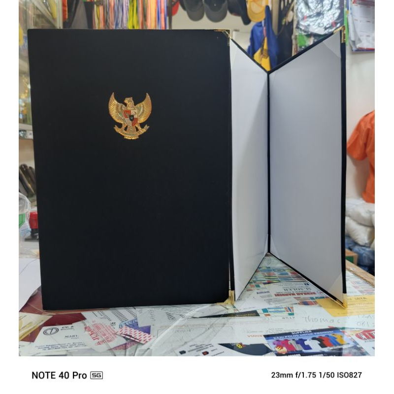 

Map bludru map upacara map kantor pakai logo (cotting garuda) - Hitam