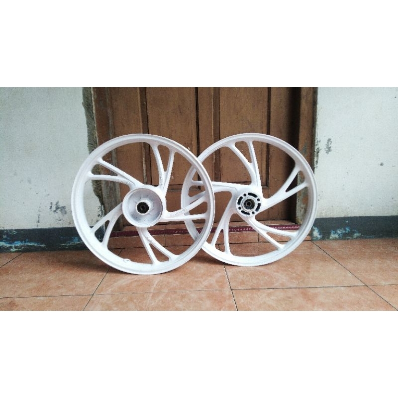 velg suzuki axelo original/velg axelo tromol belakang original