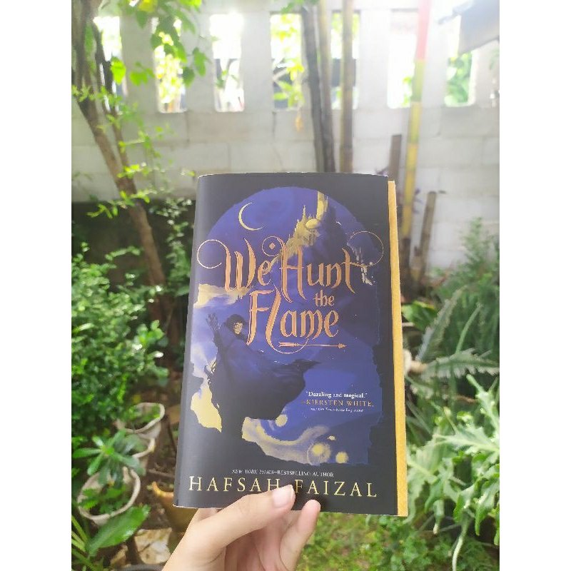 Preloved Novel We Hunt the Flame - Hafsah Faizal [ENG]