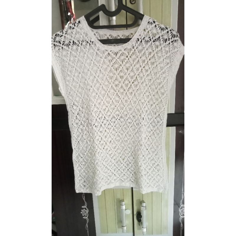 vest rajut putih bw