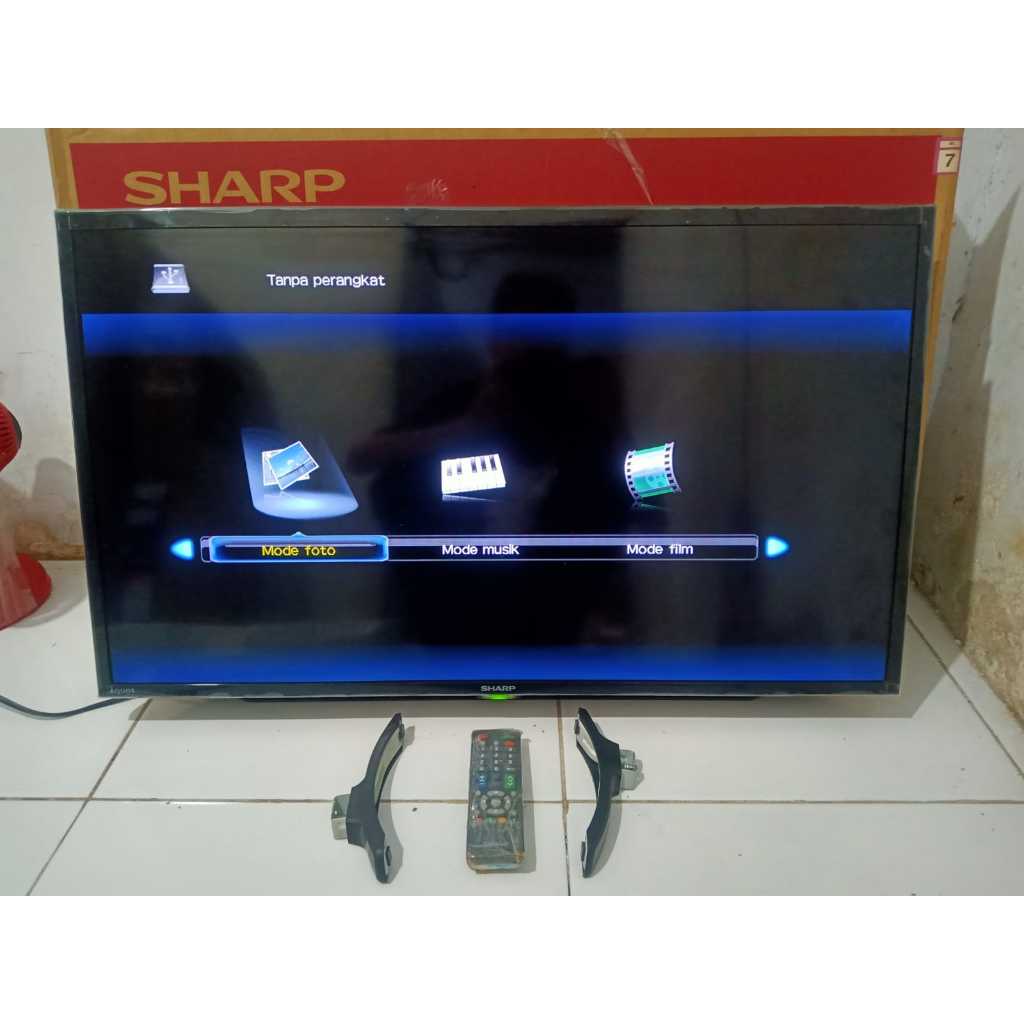 TV LED SHARP 32IN DIGITAL TV KONDISI MUWLUS 95% SEPERTI BARU 4501