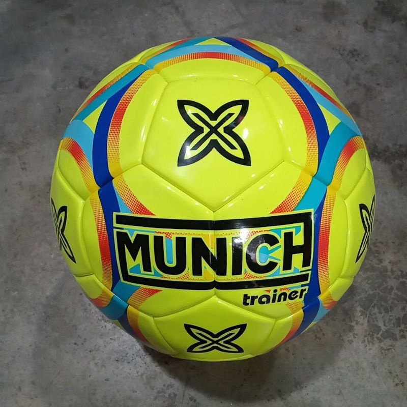 bola futsal Munich trainer size 4 ori