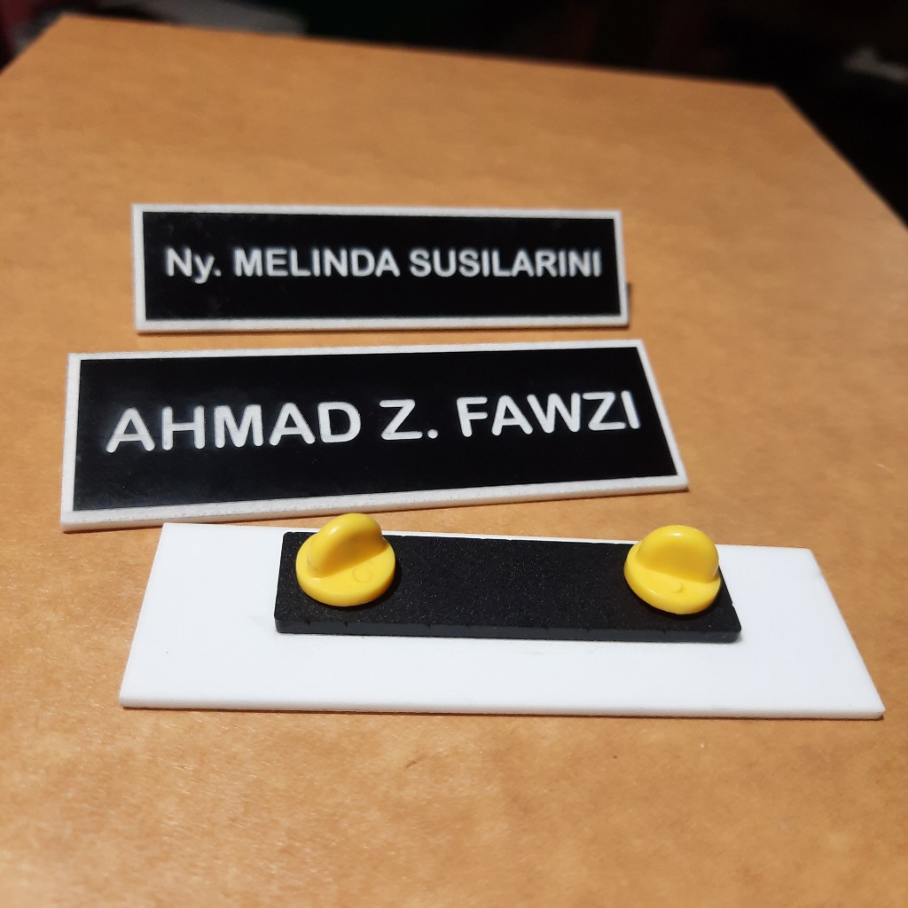 

[NARARYA ID] Name Tag Akrilik Grafir | 1 Baris - Kancing Rubber | Papan Nama Dada PDH Ukir Gravir