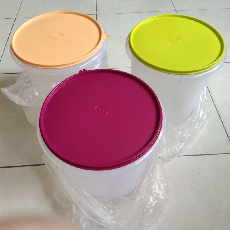 Giant Canister Tupperware Tall canister Tupperware
