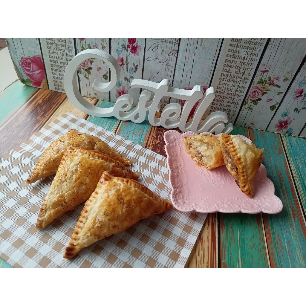 

Hampers Tuna Pastry Puff 5pcs