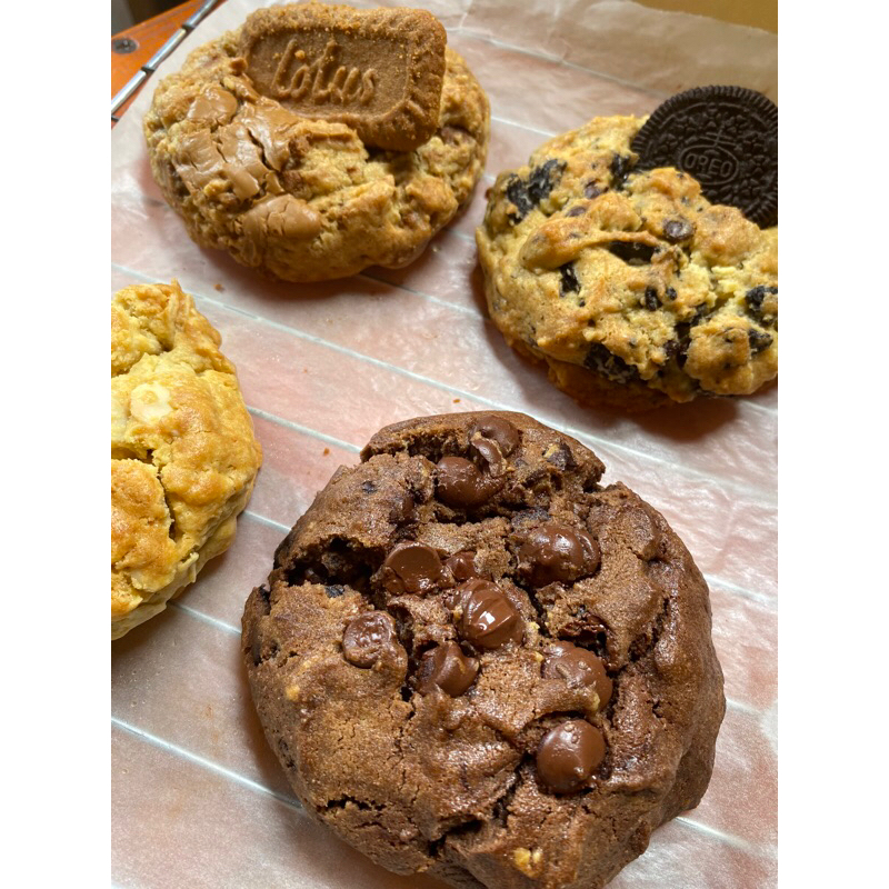 

Premium Cookies by Lhes!