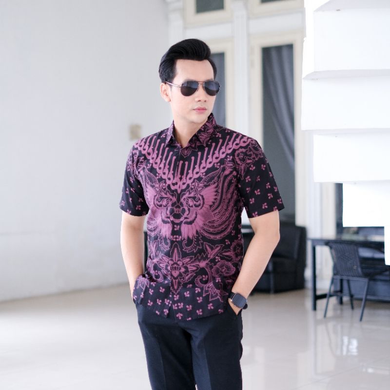 Warna Ungu Satin Kemeja Batik Pria Slimfit Lengan Pendek Lapis furing Motif Parangkusumo Baju Batik 