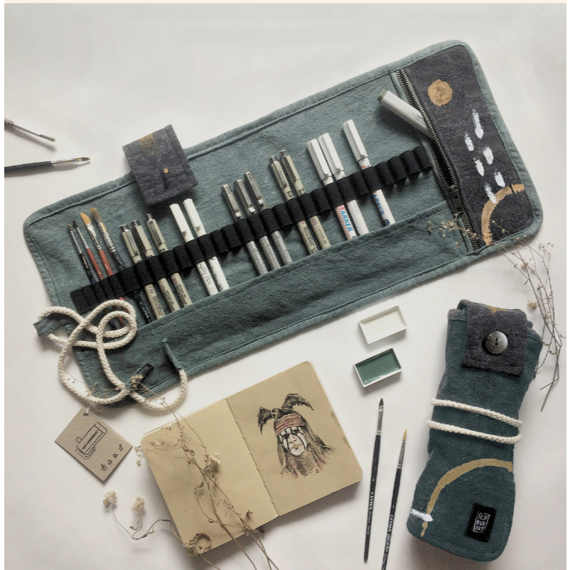 

PENCIL ROLL LONG PALM ISLAND BY SEMBURART | TEMPAT PENSIL DAN KUAS