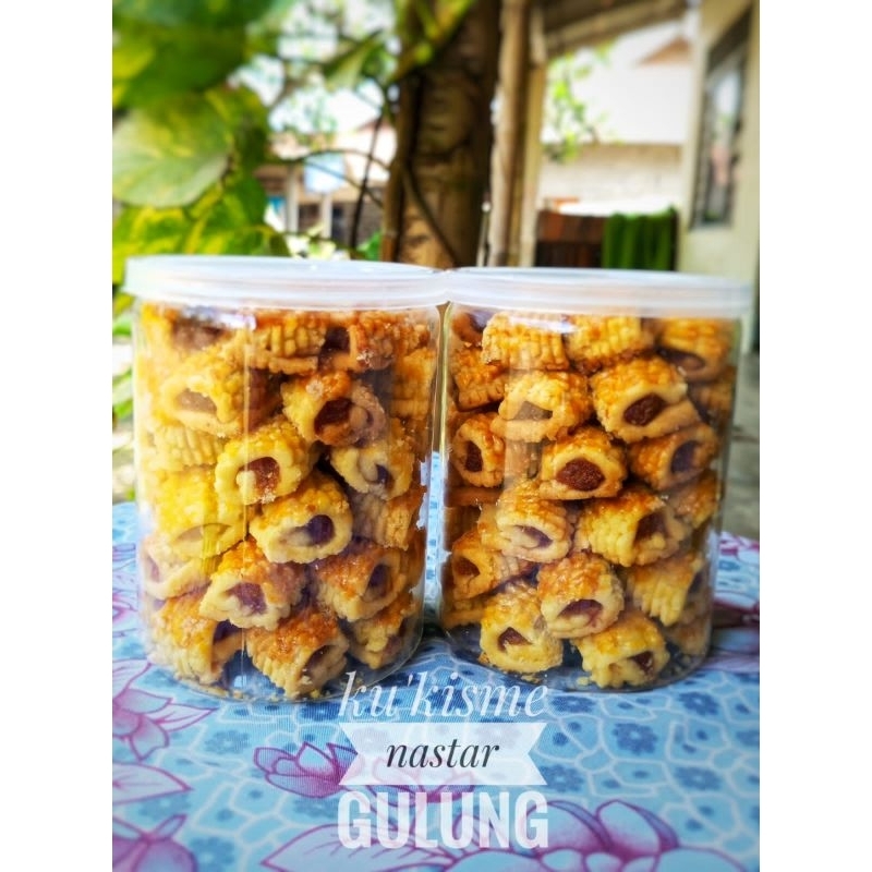 

Beli 1 Gratis1 Kue Nastar Gulung lembut dan lumer Ukuran Toples 500ml