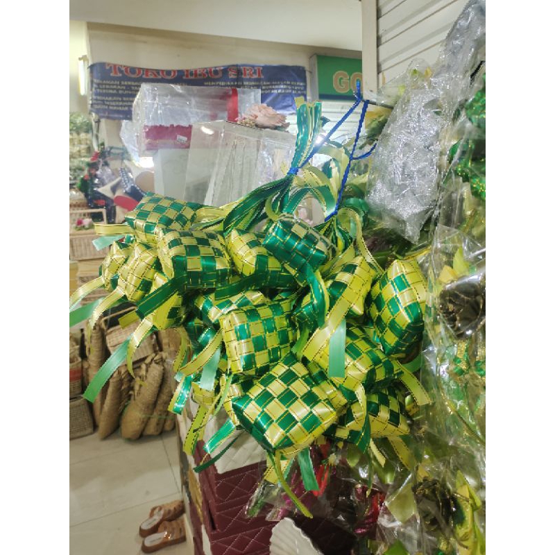 

Ketupat Lebaran / Ketupat Idul Fitri