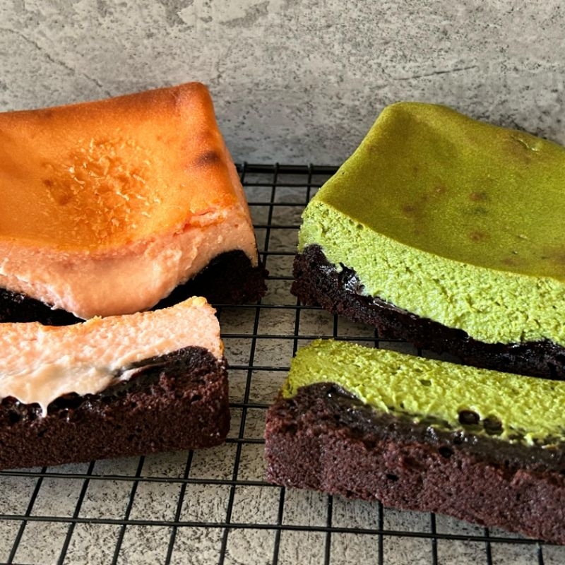 

Brownies Strawberry Dan Matcha Cheesecake 10x10cm creamy melted