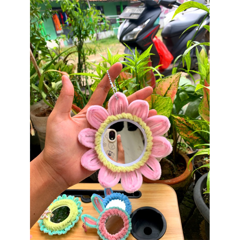 Gantungan cermin kawat bulu - kawat bulu bunga - keychain kawat bulu