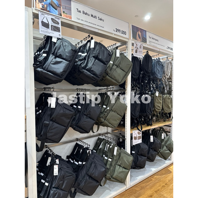Tas Bahu Multi Saku UNIQLO