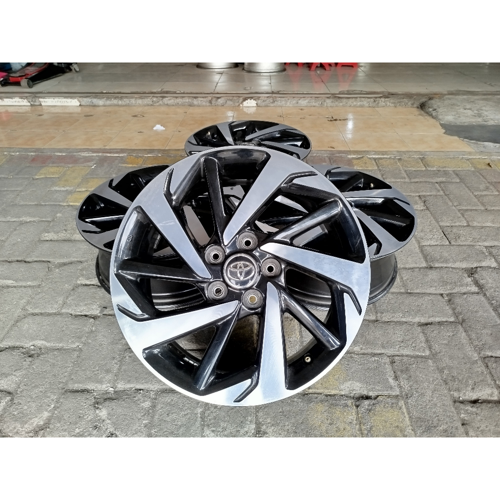 Velg Mobil Ring 17 Original Standart All New Rush R17 Black Polish Murah