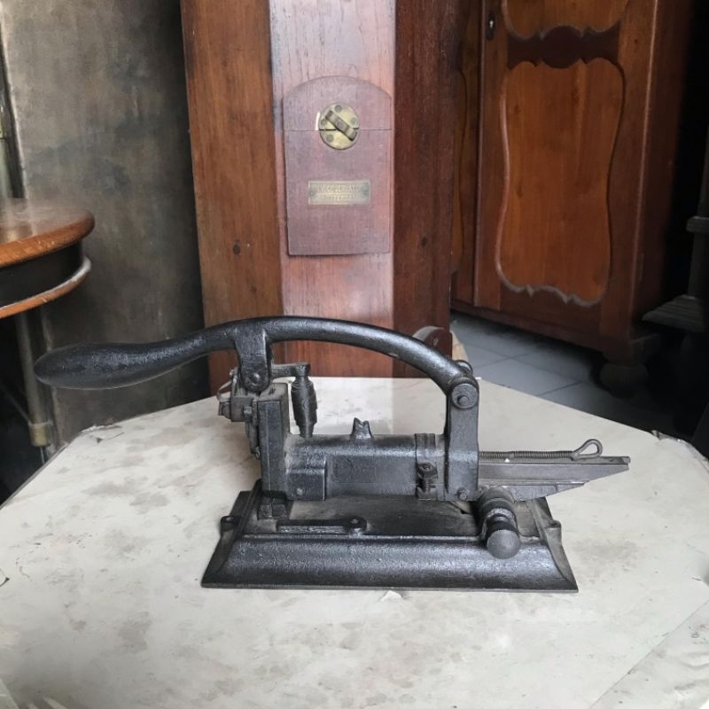 

Mesin Stapler Besi 1940 Lawas Jadul Tua