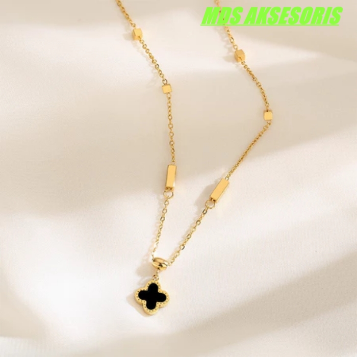Kalung Wanita Titanium Anti Karat Liontin Hitam dan Putih / Kalung Titanium Gold Anti Karat Wanita /